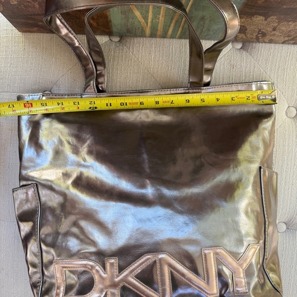 DKNY Bag Extra Large Metallic Silver Tote! NWOT!!! - Picture 3 of 7
